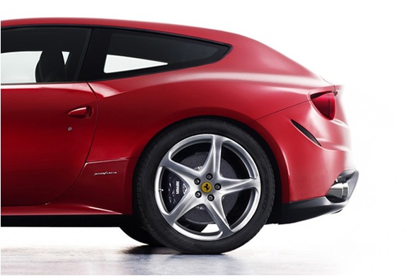 [Ferrari FF Quater View[3].jpg]