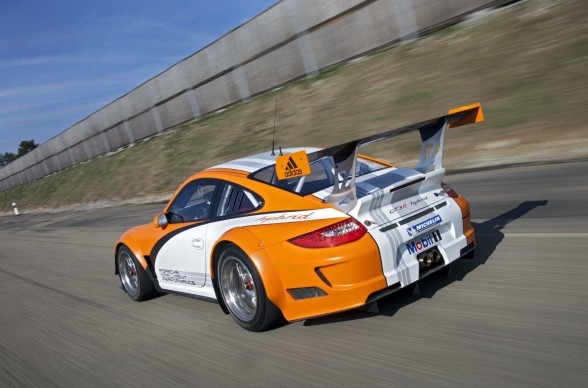 [2011-Porsche-911-GT3-R-Hybrid-Rear[3].jpg]