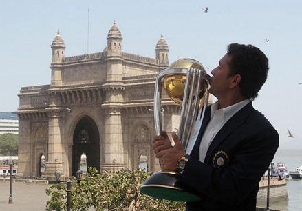 [World Cup Trophy in Front of the Gateway of India[3].jpg]