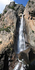 La fameuse cascade de 60m d&eacute;scendue en rappel. (Source de la photo www.alpesgeo2003.fr)