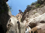 Saisis en plein vol dans le saut de 8m.