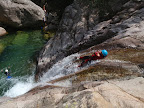 Le dermier toboggan. Le canyonner est englob&eacute; par l'eau.