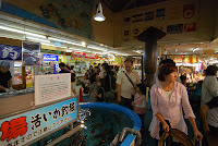 Hakodate, Fischmarkt, angeln nach kleinen Tintenfischen – 01-Aug-2009