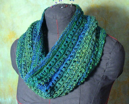 [Eyelet Cowl[3].jpg]
