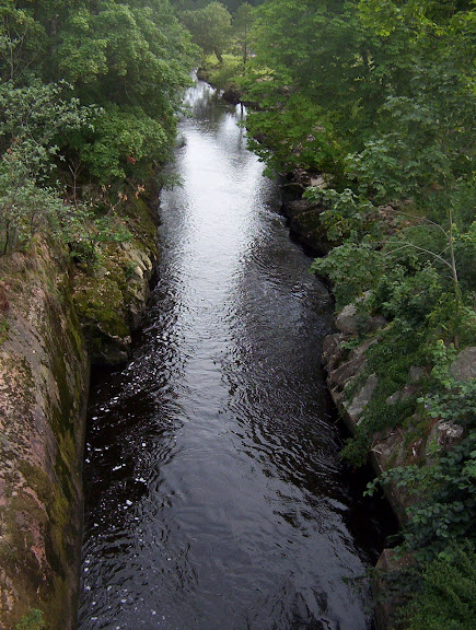 durch diese hole gasse müssen sie kommen