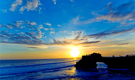 sunset tanah lot