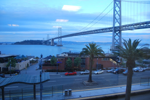 Google em San Francisco e a Ferrari