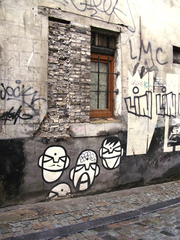 [brussels-streetart-faucon-04[4].jpg]