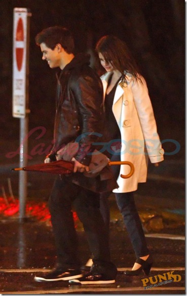 taylor-selena-date-9-05may09