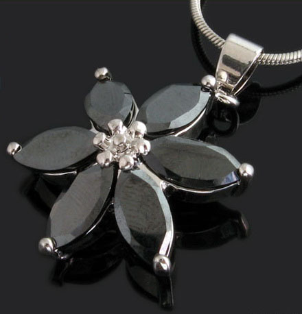 magic-diamond-necklaces-10003252.jpg