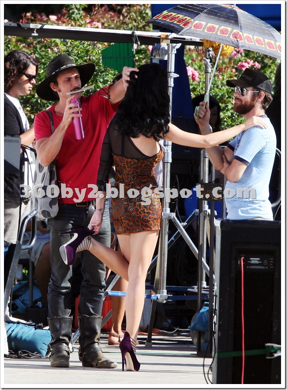#3653313 Katy Perry unleashes the theatrics in nosebleed purple stilettos on the set of her new video as she filmed with controversial duo 3Oh!3 in between bouts in a very cold looking fountain on September 21, 2009 in downtown Los Angeles.
 Fame Pictures, Inc - Santa Monica, CA, USA - +1 (310) 395-0500