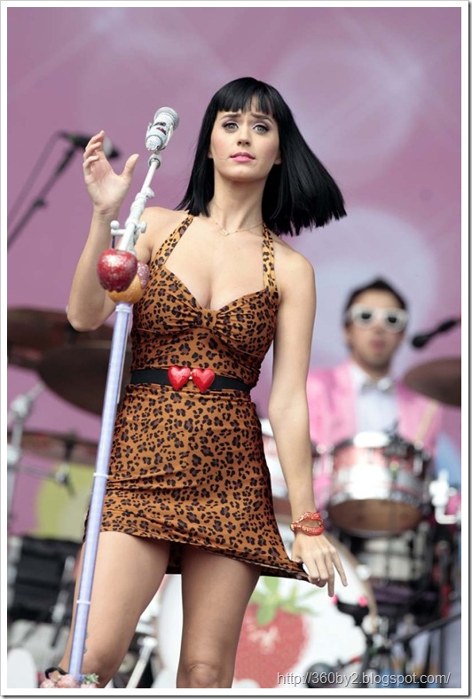 katy_perry_performs_at_main_square_