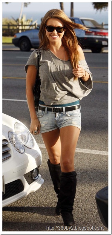 AUDRINA PATRIDGE ist in Los Angeles unterwegs / EXCLUSIVE! July 2, 2009, Beverly Hills, California Audrina Patridge out in killer short shorts. WORLDWIDE DISTRIBUTION MMI