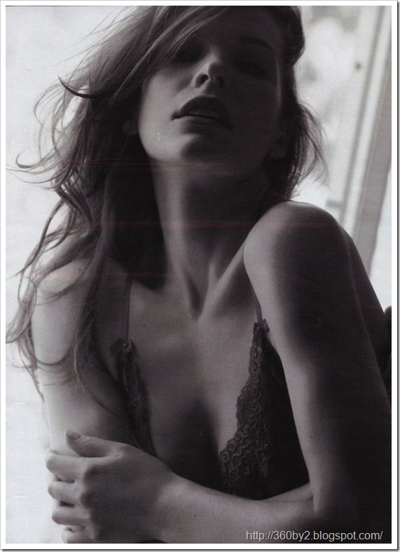 Resident Evil Sexy Actress Milla Jovovich : Maxim magazine