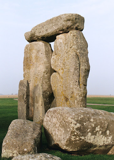 IMAGE: http://lh6.ggpht.com/_g85gYe0-b0s/TM4hw4UgIVI/AAAAAAAAAbs/3NFVu5pGkVw/stonehenge1.jpg