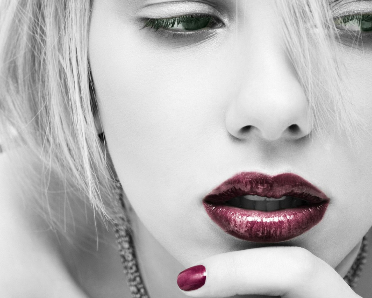 [30-Super-HOT-Girls-Wallpapers.jpg]