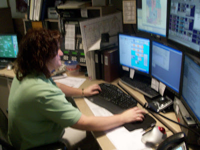 911 Telecommunicator Sandy Lovetinsky at her post in the Washington County Communications Center (KCII-News) 911 Telecommunicator Sandy Lovetinsky at her post in the Washington County Communications Center (KCII-News)