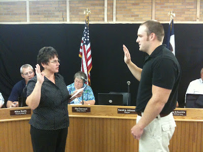 Washington Mayor Sandra Johnson Swearing In Washington's Newest Police Officer, Seth Adam.<br />
(KCII's Chance Dorland)