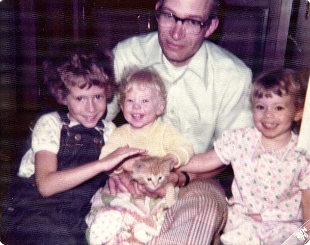 [Daddy, me and sisters[3].jpg]