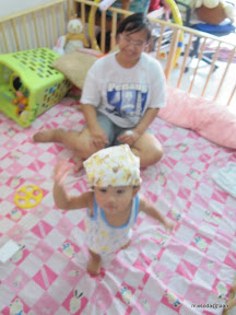 พู่กันเล่นน้ำกับพ่อ