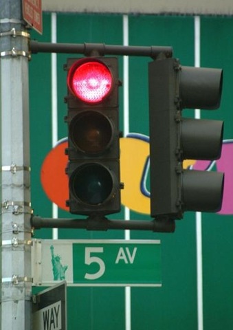 [1210_03_59---Traffic-Light--5th-Avenue--New-York-City_web[5].jpg]