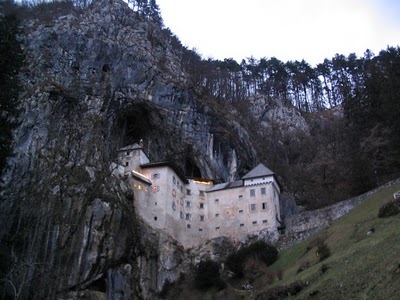 [cave_castle_slovenia_01[6].jpg]