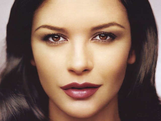 [Catherine-Zeta-Jones-13[5].jpg]