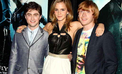 Emma+watson+and+daniel+radcliffe+harry+potter+and+the+deathly+hallows+part+1+kiss