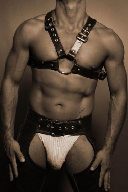 [B&W+Leather+Man1[2].jpg]