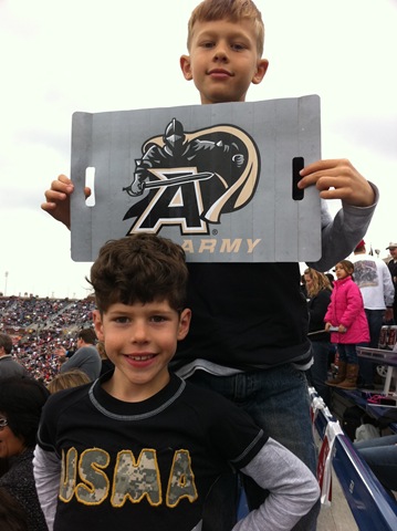 [2 happy fans[2].jpg]