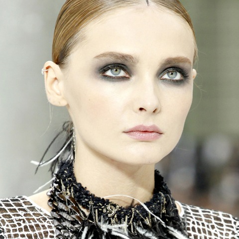 [Chanel-Spring-2011-makeup-look[5].jpg]