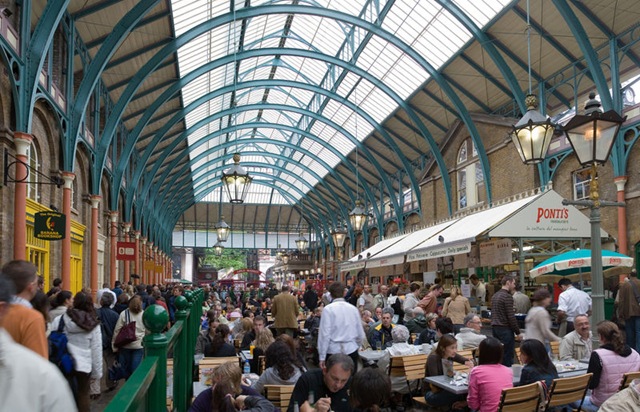 [800pxCovent_Garden_Interior_May_2006[1].jpg]