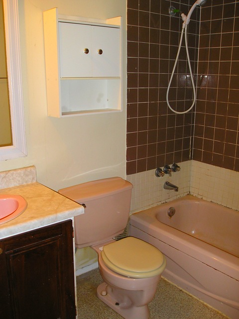 [Kidder bathroom BEFORE 001[1].jpg]