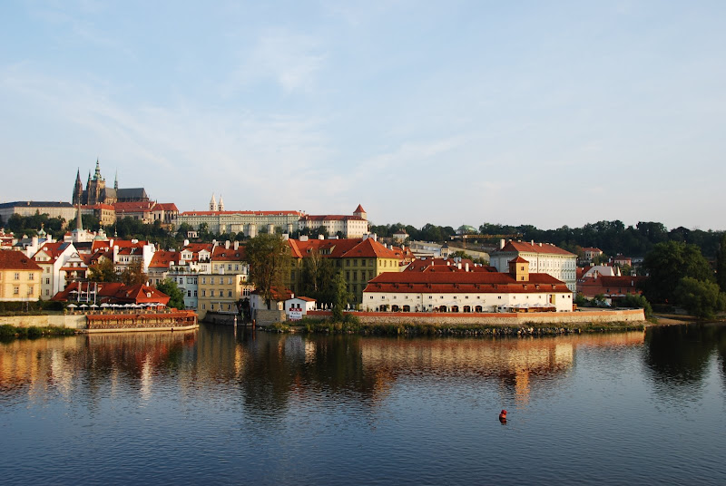 由查理士大橋所眺望的布拉格城堡景致。