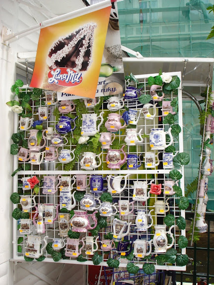 卡洛維瓦利店家販賣的溫泉杯。