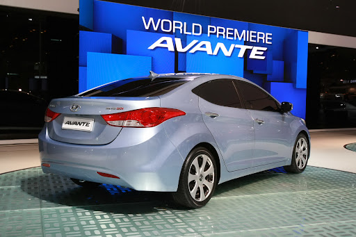 2011-Hyundai-Elantra-13.JPG