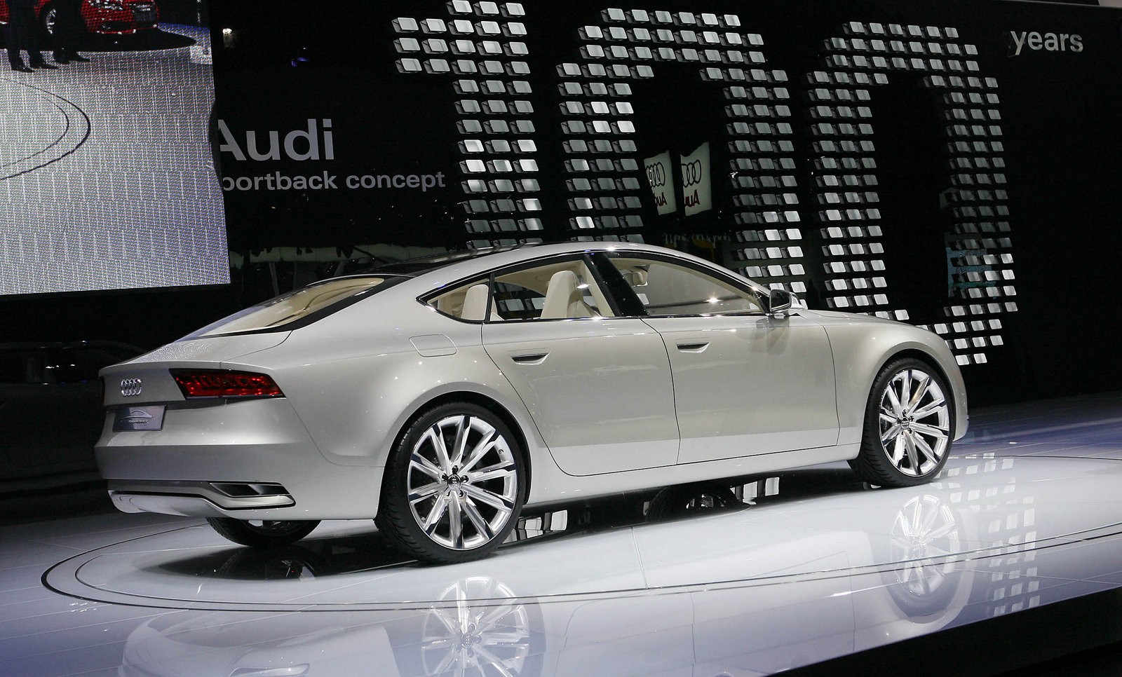 [Audi_Sportback_Concept_7.jpg]