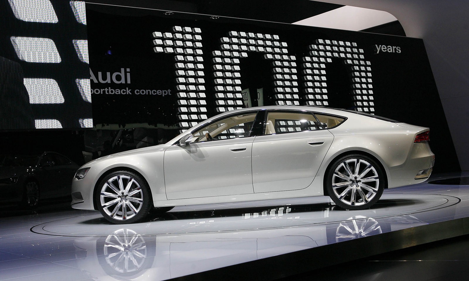 [Audi_Sportback_Concept_9.jpg]