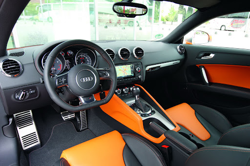 2010-Audi-TTS-5.jpg