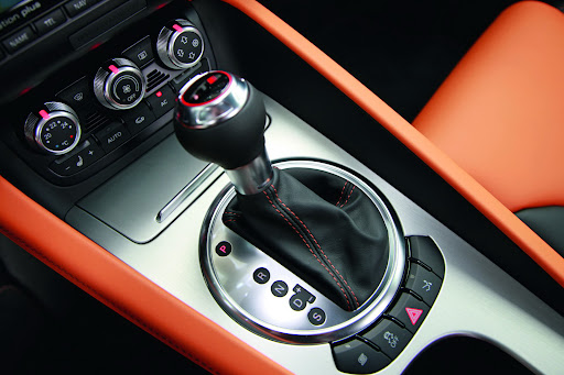 2010-Audi-TTS-8.jpg