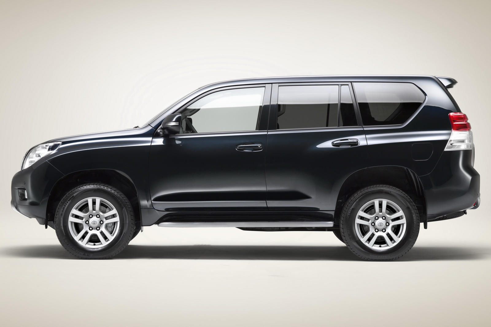 [2010_Toyota_Land_Cruiser_Prado_3.jpg]