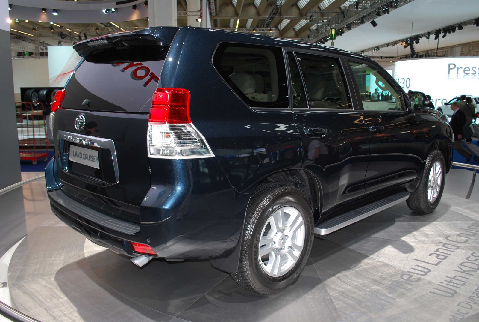 [2010_Toyota_Land_Cruiser_Prado_13.jpg]