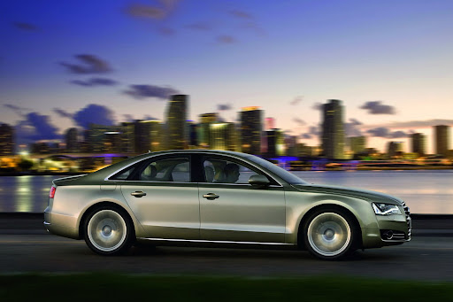 2010-Audi-A8-6.jpg