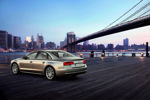 2010-Audi-A8-12.jpg