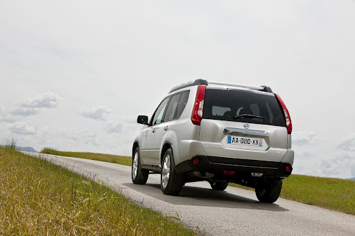 2010-Nissan-X-Trail-10.JPG