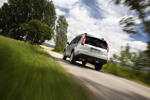 2010-Nissan-X-Trail-11.JPG