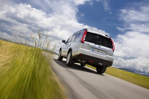 2010-Nissan-X-Trail-12.JPG