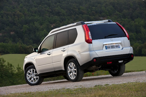 2010-Nissan-X-Trail-15.JPG