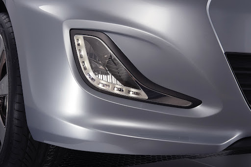 2011-Hyundai-Accent-09.jpg