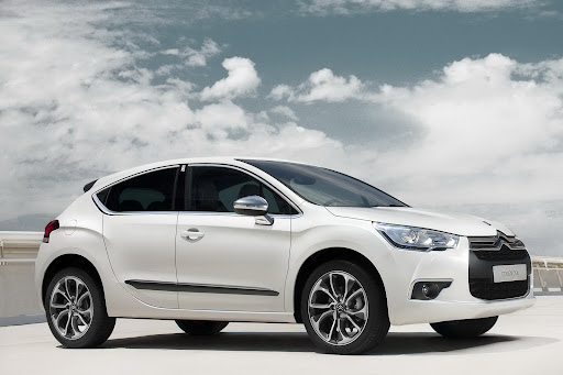 2011-Citroen-DS4-04.jpg